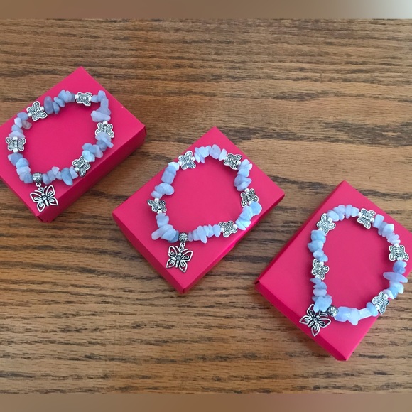 🦋 Avon Stretch Butterfly Bracelet 🦋 - Picture 1 of 4